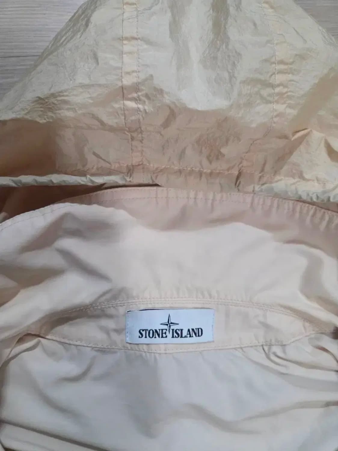 [2회착용] 스톤아일랜드 마이크로 렙스 후드 바람막이 상품이미지6