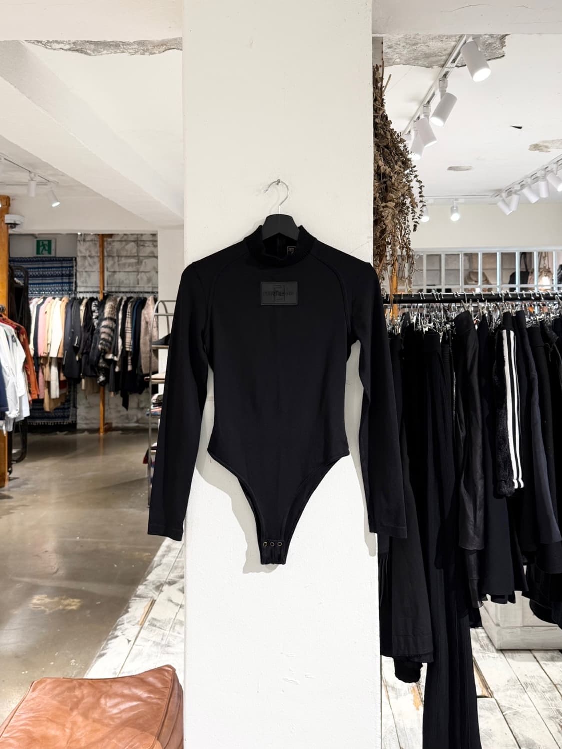 펜디 진스 블랙 로고 패치 롱슬리브 바디수트 상품이미지1