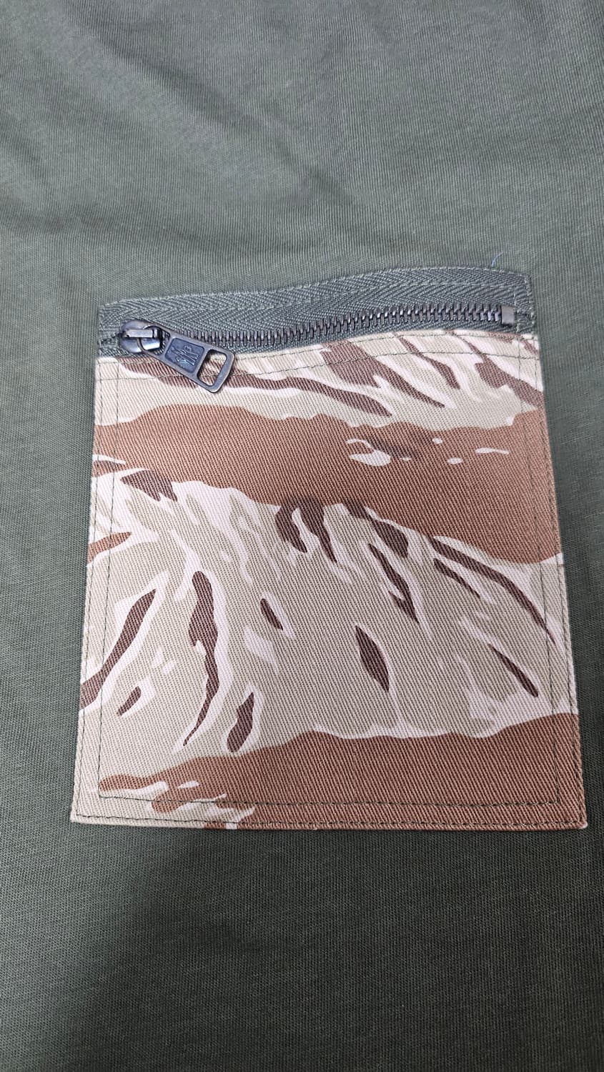 몽클레어 새상품급 카모 포켓 반팔 티셔츠 2XL 상품이미지4