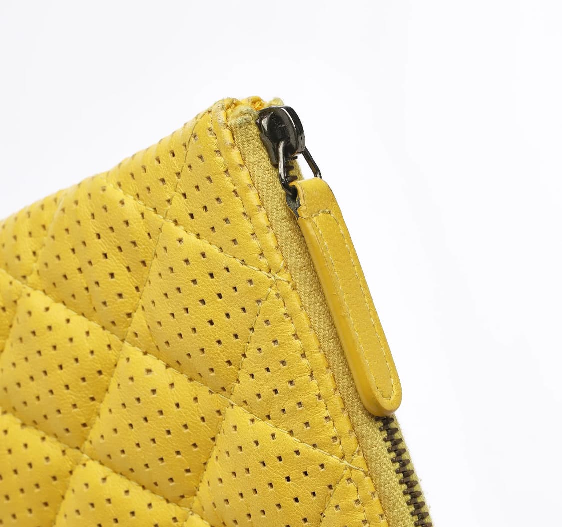 [A급] 샤넬 캐비어 스킨 클래식 클러치 뉴미디움 옐로우 판매합니다!!! 상품이미지4