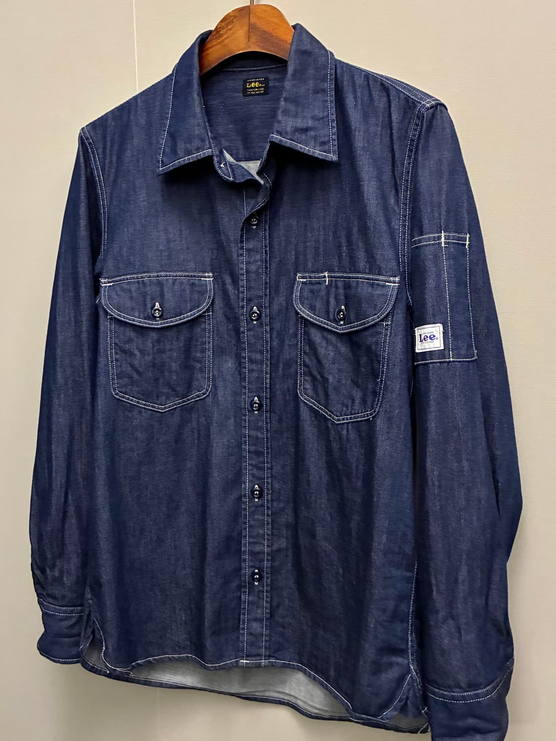 (M)LEE 리 코튼 샴브레이 데님 투포켓 워크셔츠 인디고블루 상품이미지2