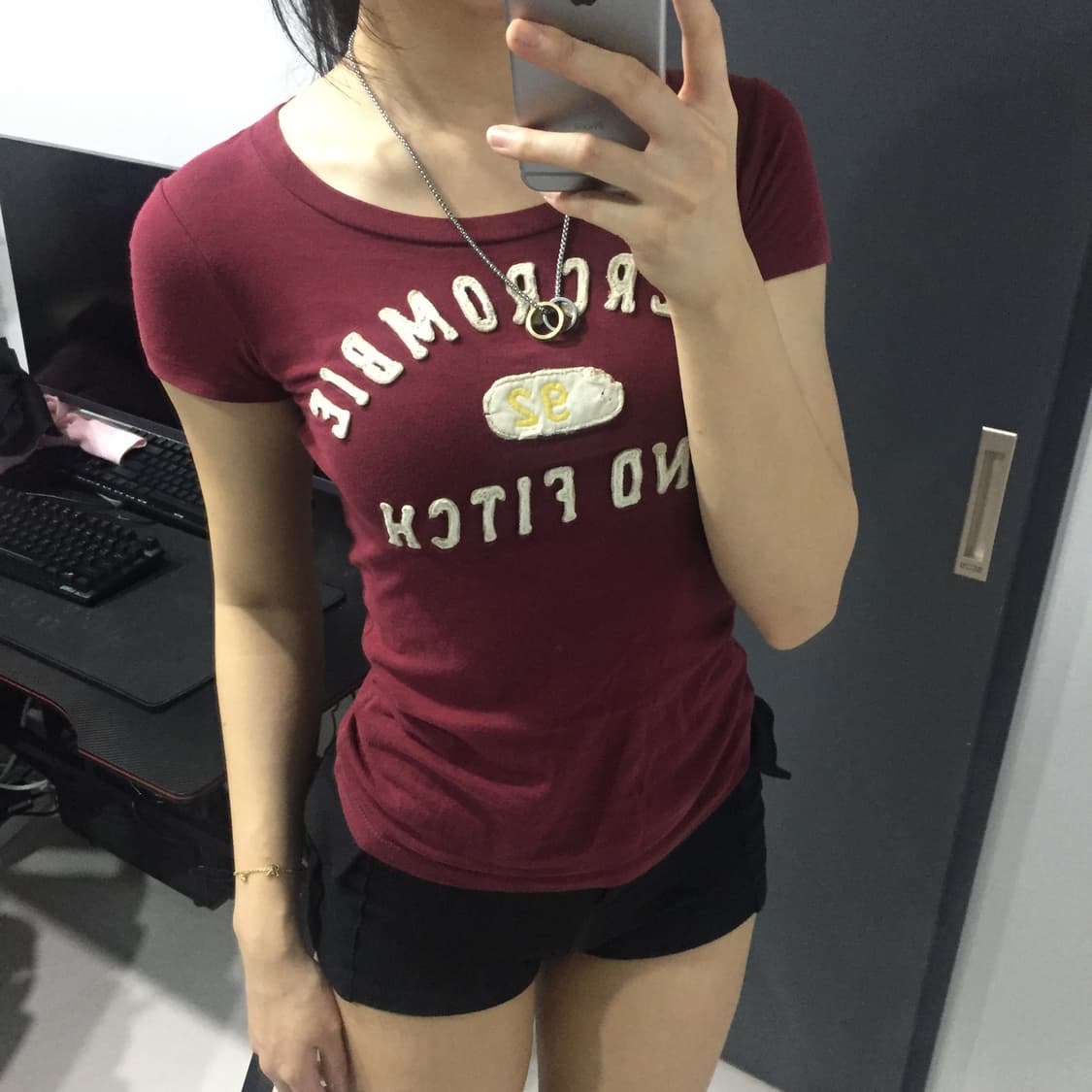 Abercrombie 딱붙슬림핏 버건디 라운드 반팔 상품이미지2