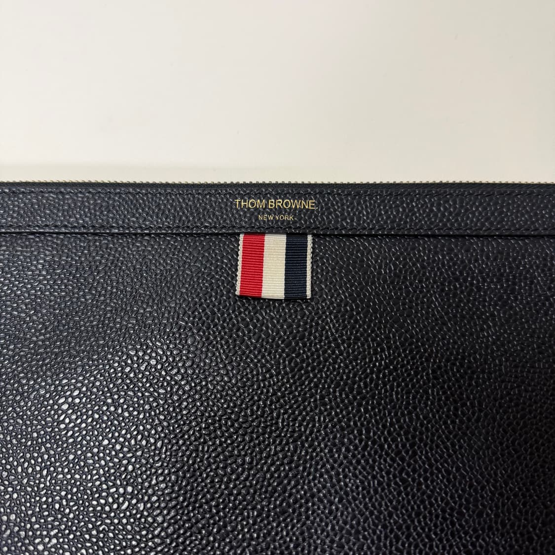 [정품/S+급] 톰브라운 페블 그레인 레더 클러치 라지 상품이미지2