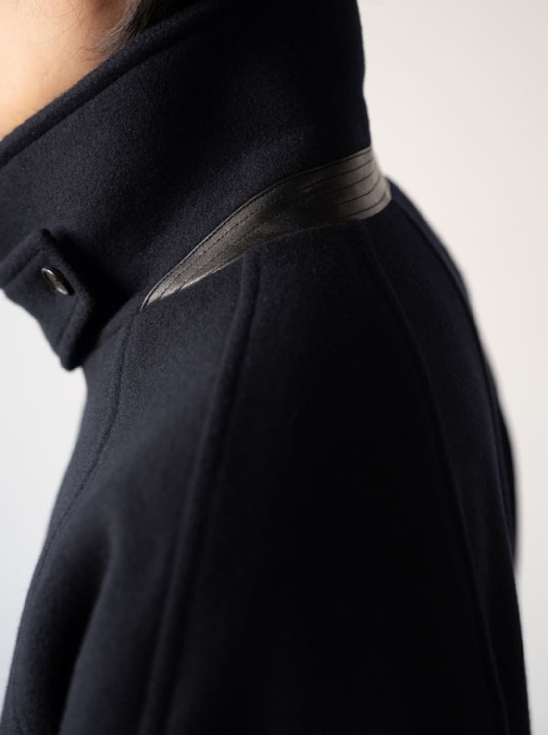 우드비 울 모사 레더 트림 코트 네이비색상 2사이즈 상품이미지3