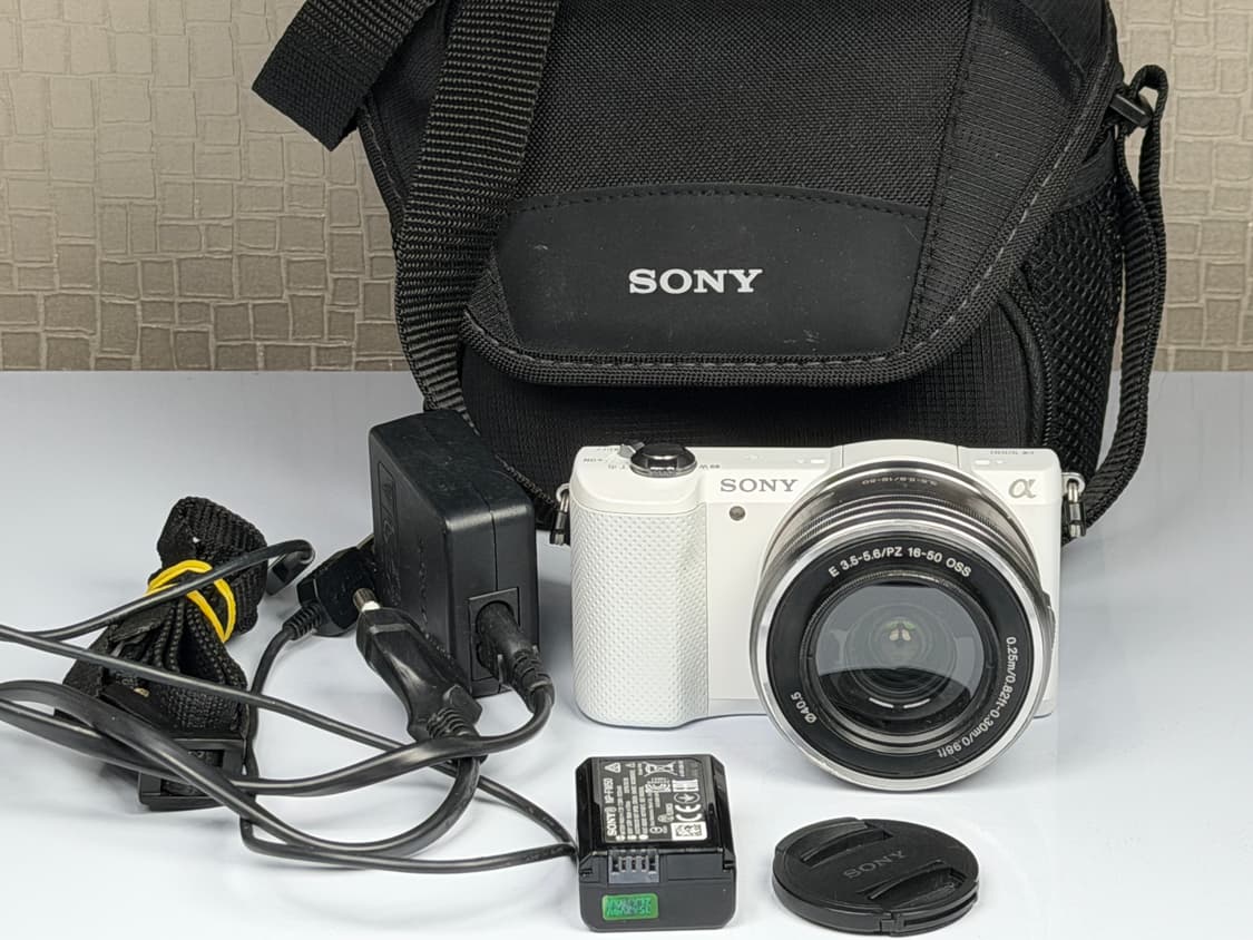 소니 A5000 화이트 미러리스 카메라 상품이미지1