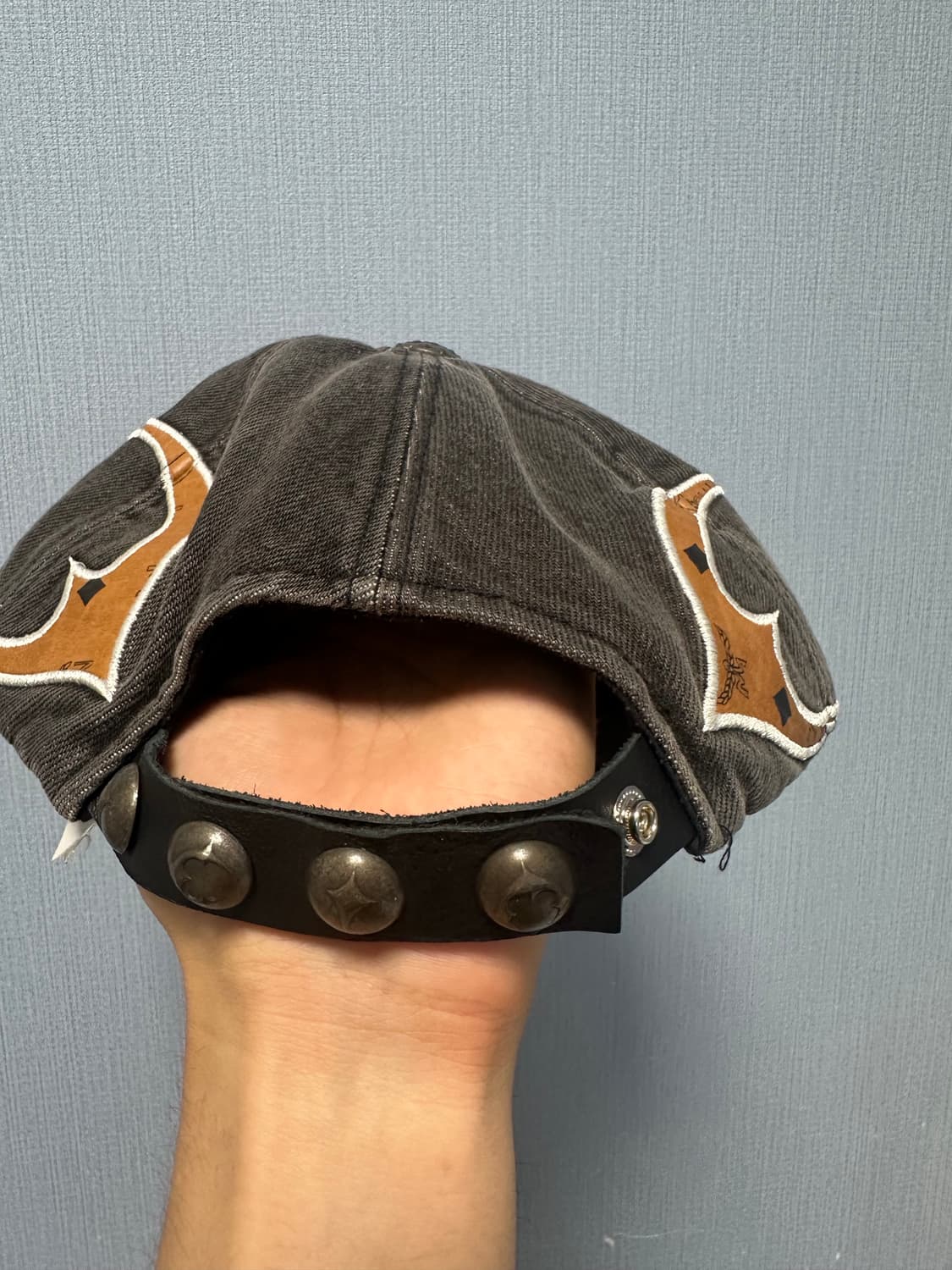 Thug club x MCM 트라이벌 레더 캡 (블랙) 판매합니다 상품이미지4