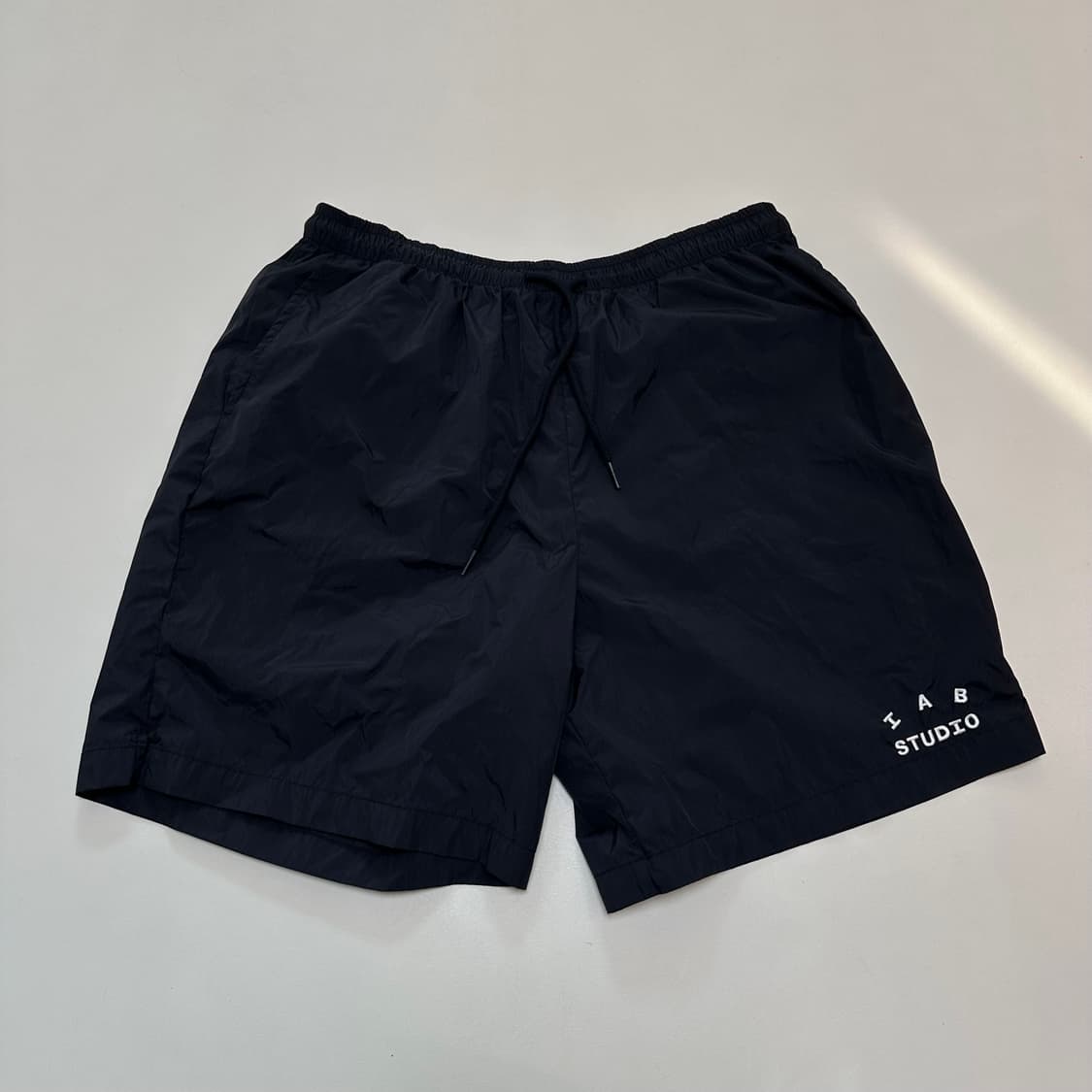 아이앱스튜디오 나일론 블랙 쇼츠 상품이미지1