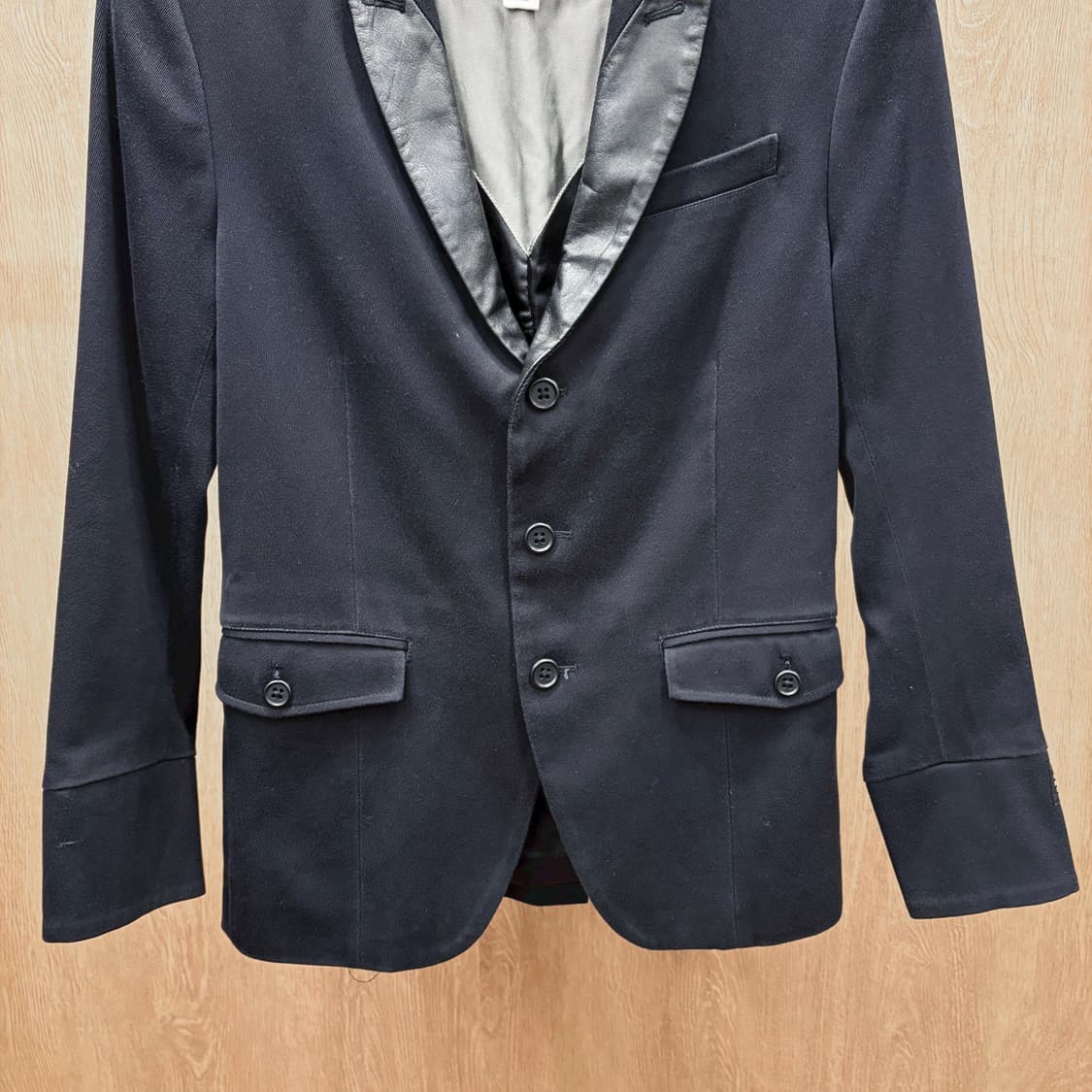 디젤 테일러드 자켓 노치드 라펠 가죽 트리밍 안감 라이닝 디테일 블랙 상품이미지5