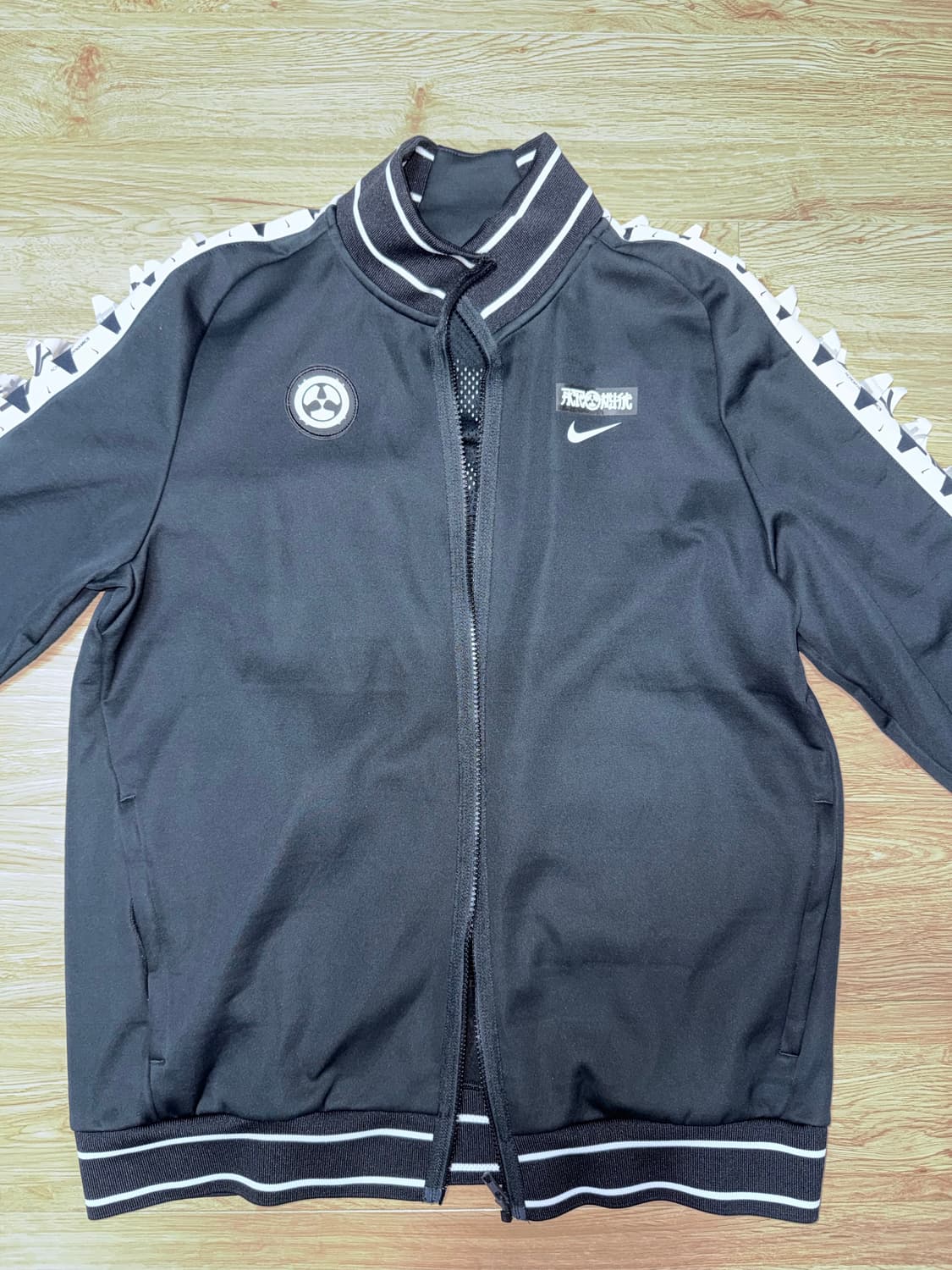 나이키 아크로님 트랙탑 상품이미지3