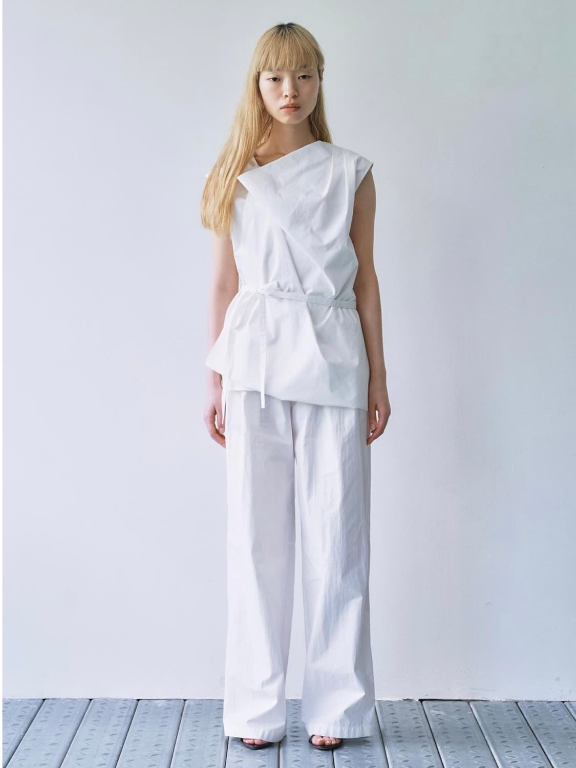 COSMOSS DRAPED STRAP BLOUSE (WHITE) 상품이미지2