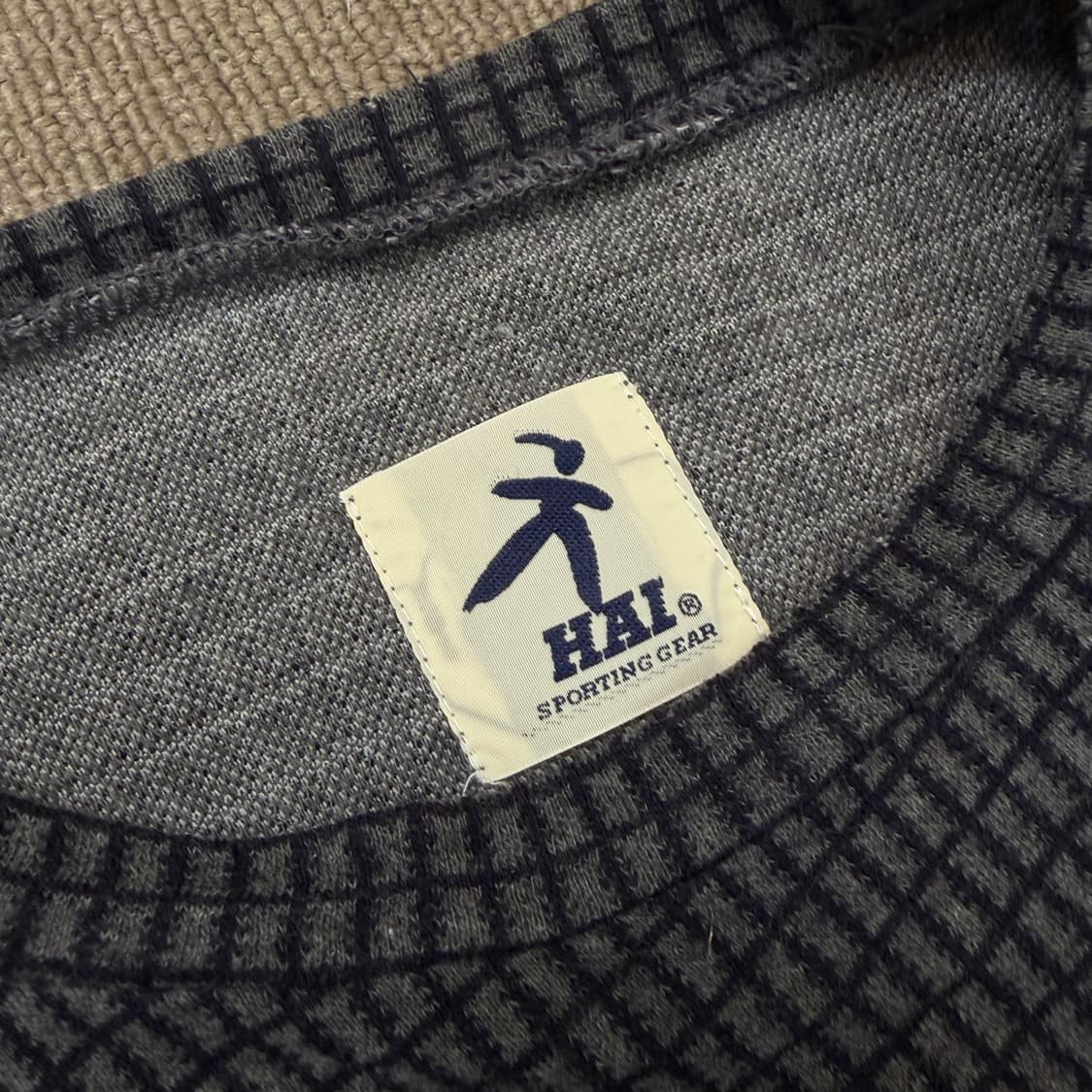 HAI SPORTING GEAR 이세이미야케  우먼스 비대칭 롱슬리브 탑 상품이미지2