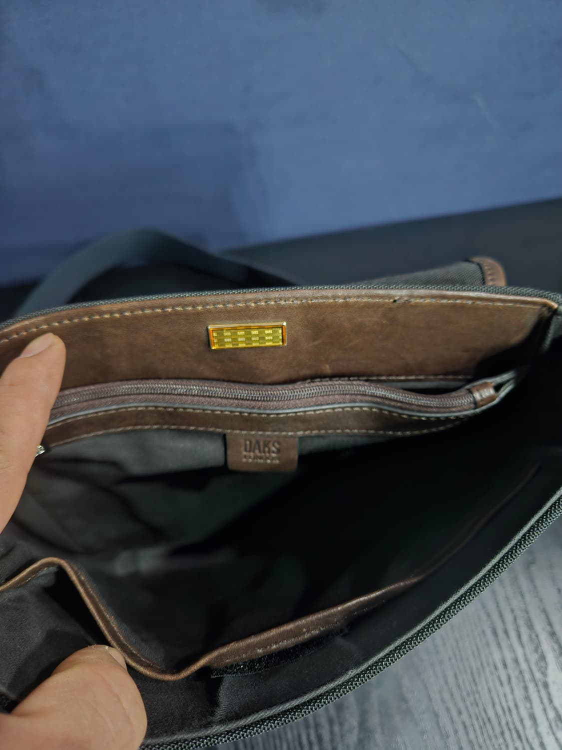 닥스 블랙컬러 남성 크로스백  상품이미지10