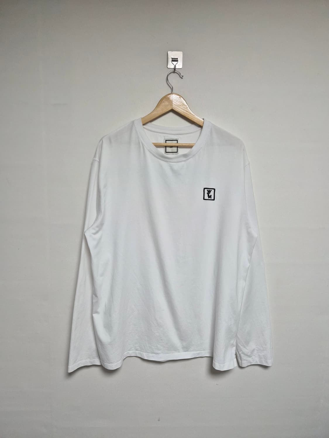 우영미Wooyyuongmi 백로고 롱슬리브 50사이즈 - T66 상품이미지1