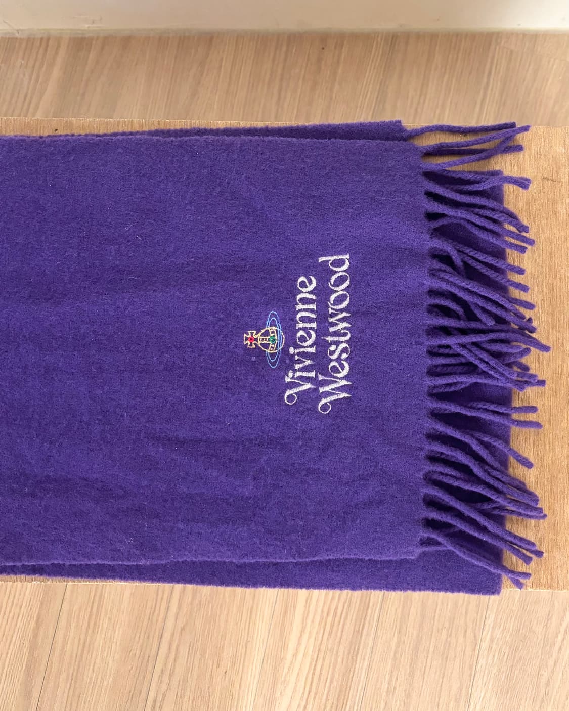 비비안 웨스트우드 퍼플 엠브로이더드 로고 머플러 상품이미지4