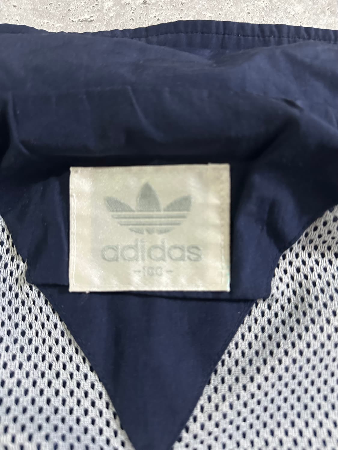 90s Adidas올드스쿨 V-라인 절개 윈드브레이커 상품이미지6