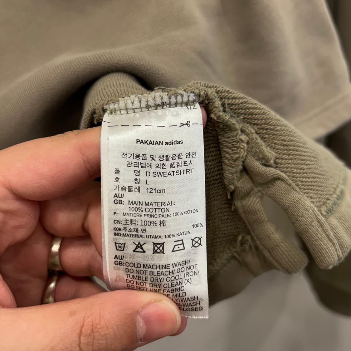 아디다스 유틸리티 포켓 크롭 절개 맨투맨 상품이미지4