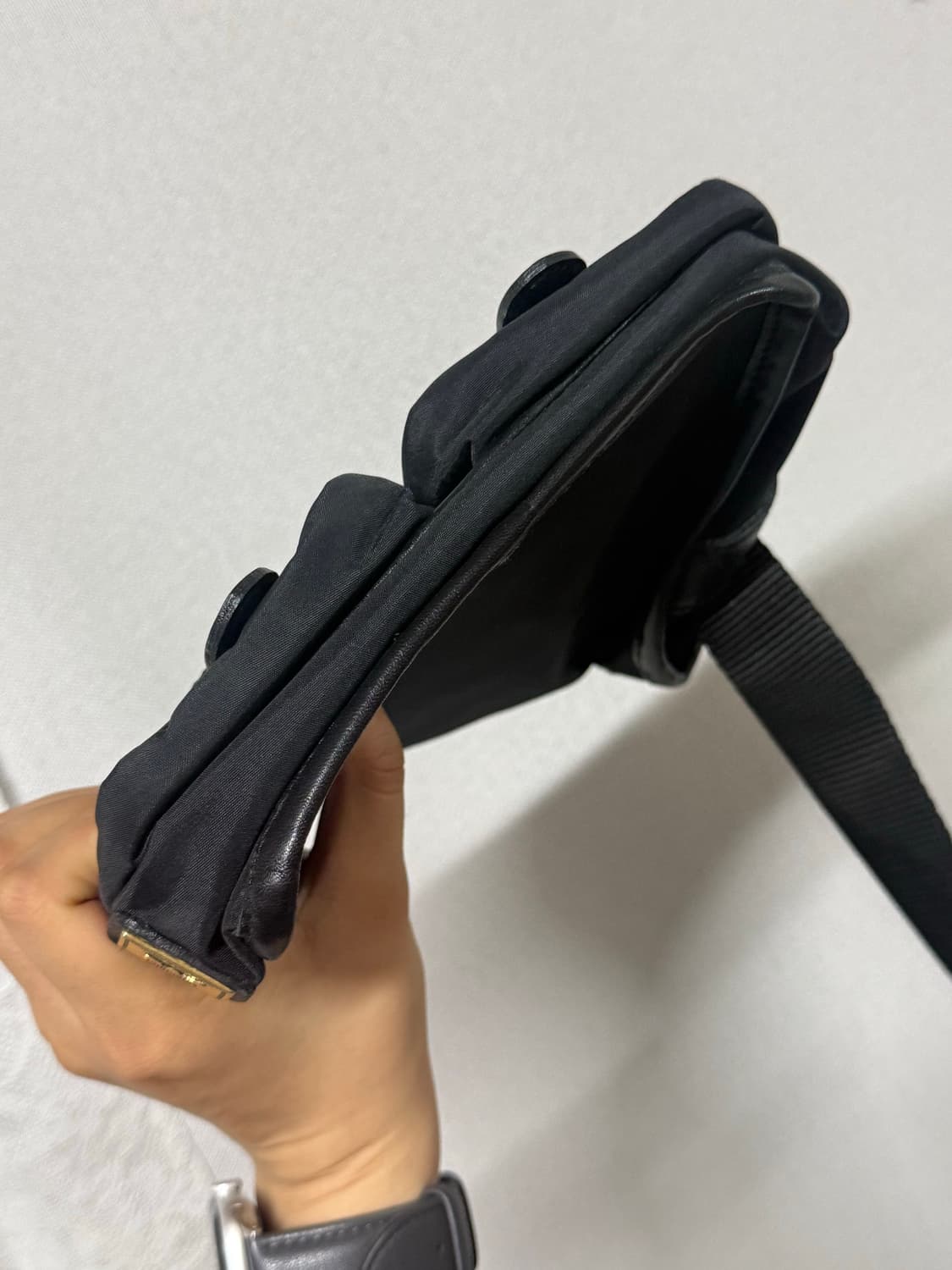 모스키노 골드 빅로고 버클포켓 나일론백 상품이미지5
