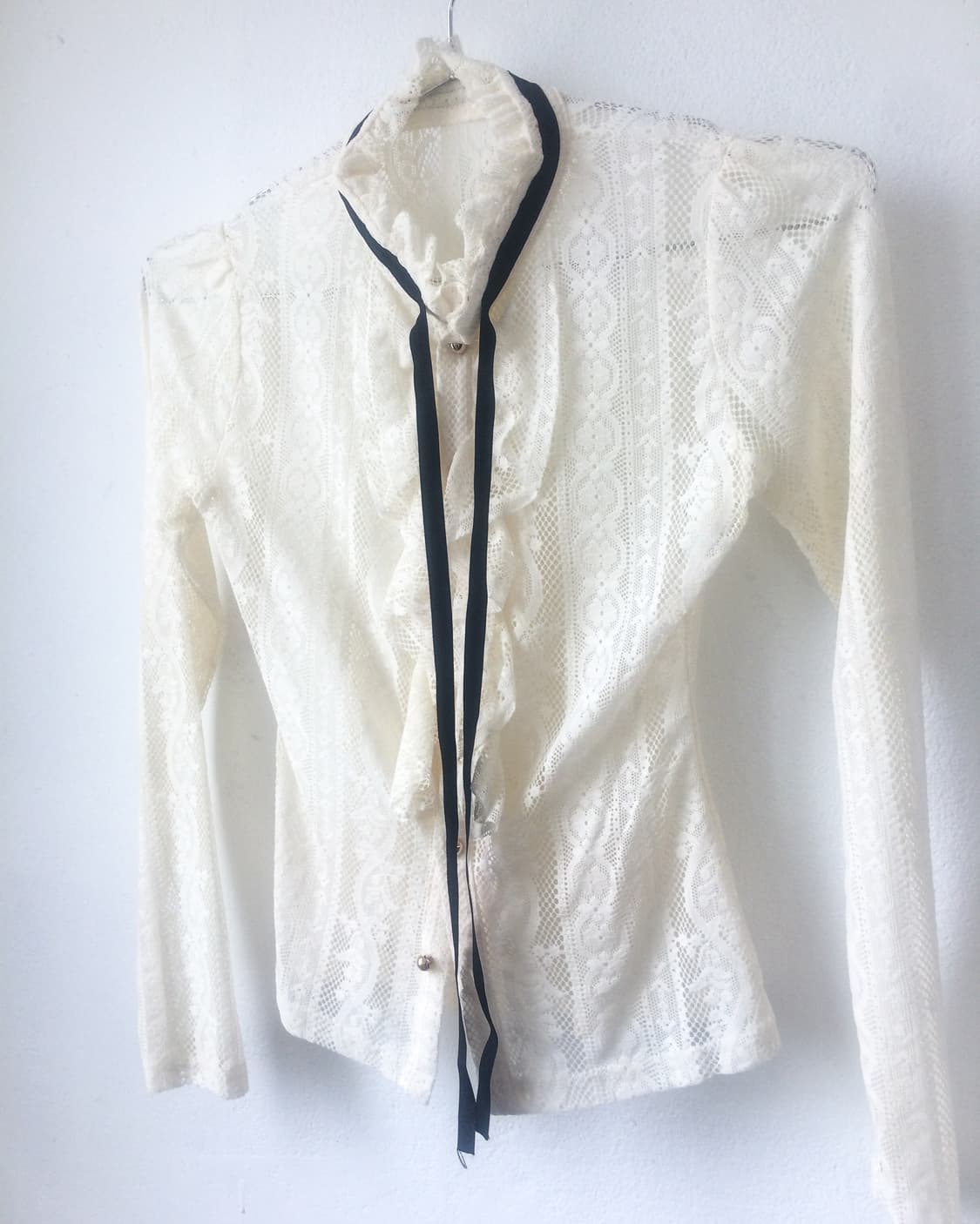 Ruffle point pattern high neck blouse 상품이미지3