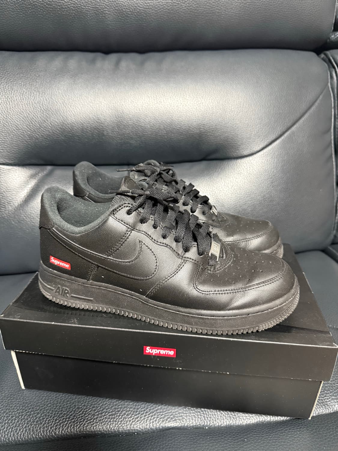 [260] 나이키 슈프림 에어포스1 로우 블랙 상품이미지3