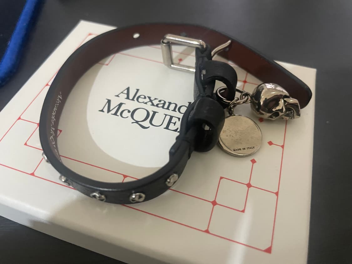 알렉산더 맥퀸 스컬 가죽 팔찌 상품이미지1