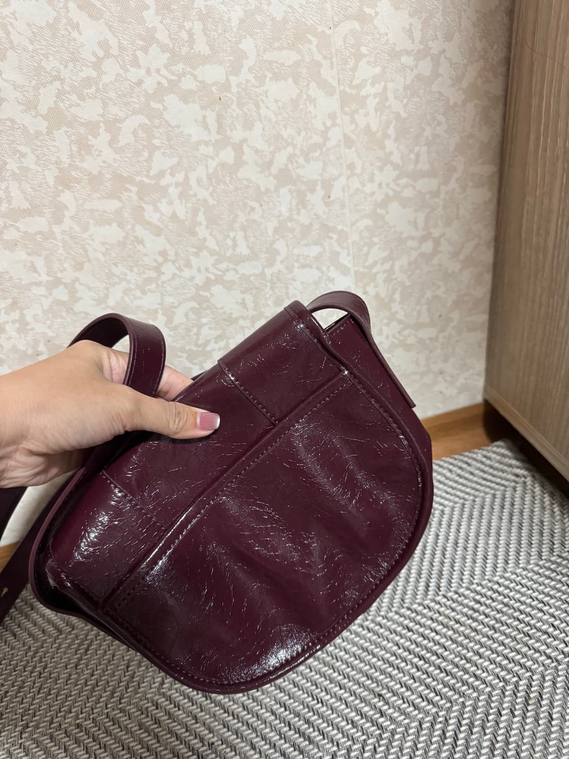 몽드몽드 클래식 레더 하프문 미니백(모카 브라운) 상품이미지6