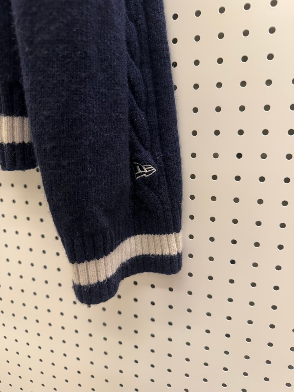 New Era NY 로고 니트 스웨터 네이비 U237 상품이미지3