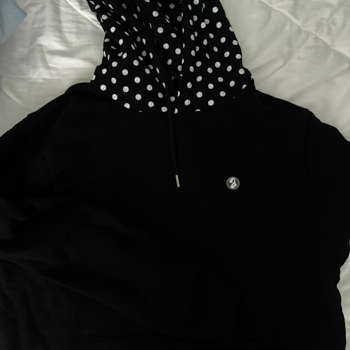 에이프릴에잇 APR8 DOT Point HOODIE 블랙 후드티 상품이미지1