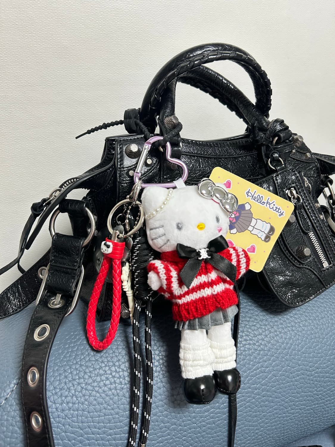 (20)롱다리키티 커스텀키링-❤️ 🐾 레드 스트라이프 니트 스쿨룩  상품이미지4