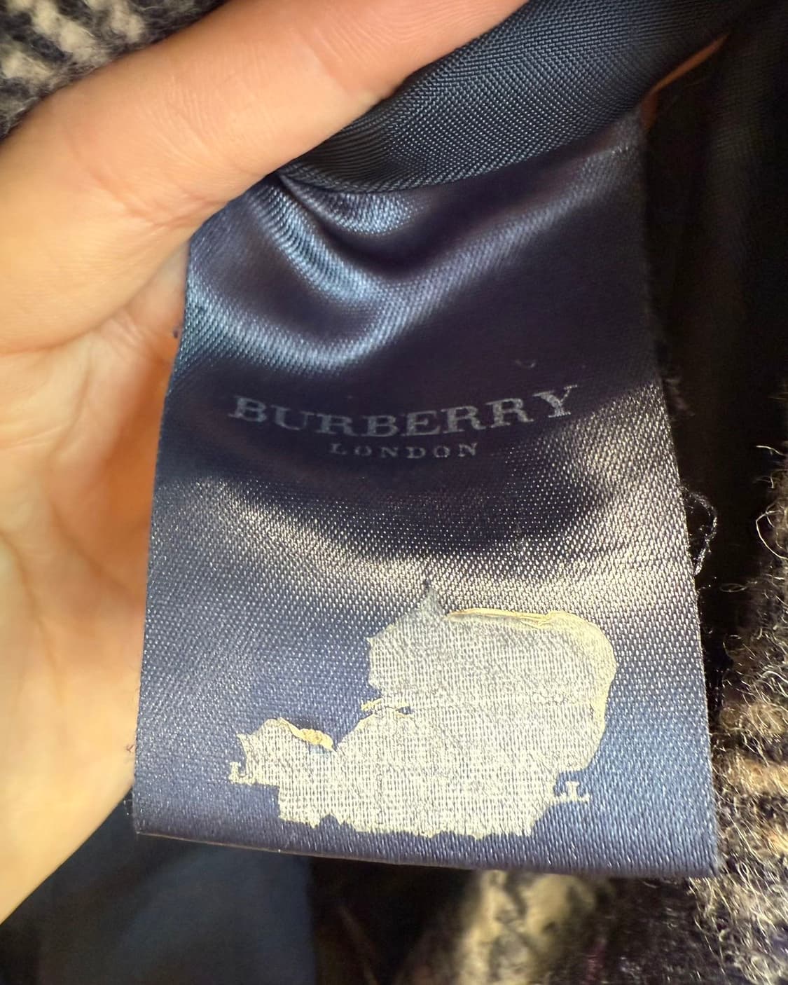 버버리 네이비 그레이 체크 히든버튼 코트  상품이미지9