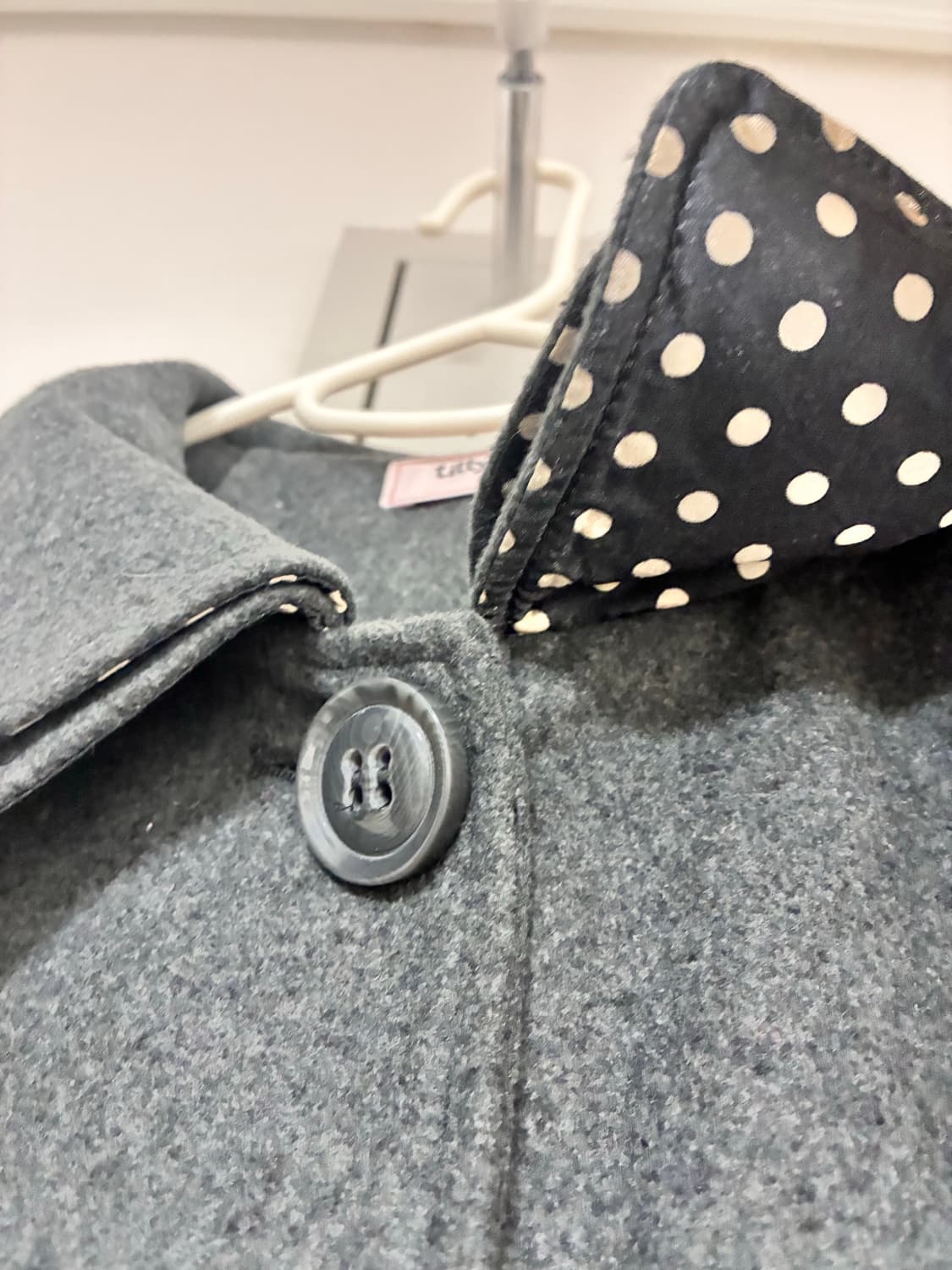 도트 디테일 그레이 코트 상품이미지2