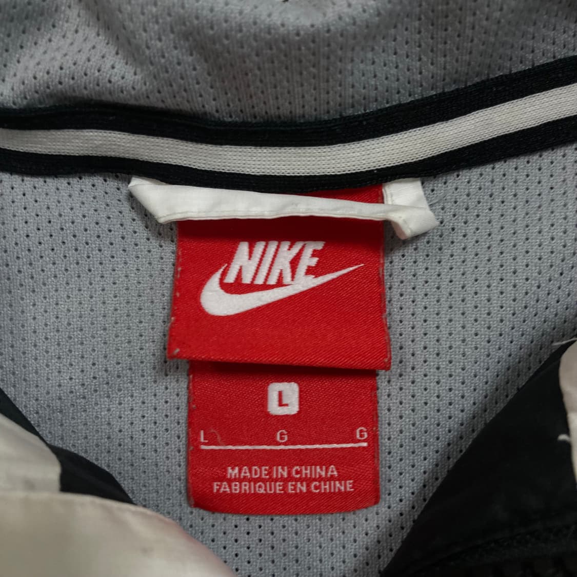 나이키 퓨추라 스몰 로고 믹스 컬러 바람막이 상품이미지3