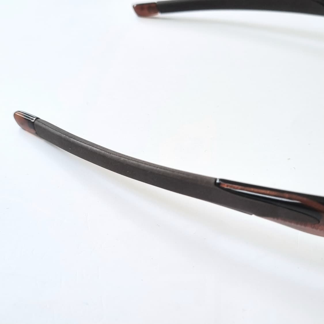 데드스탁 가볍고 유연한 착용감, 유니크한 쉐입 안경테 806 상품이미지8