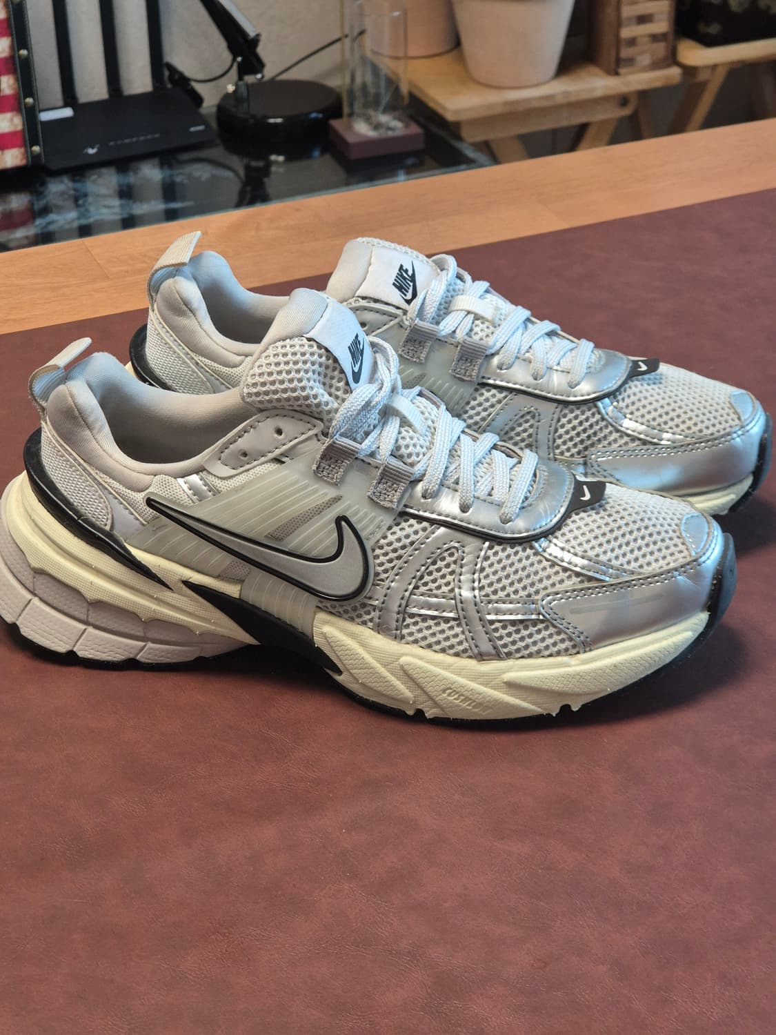 실착용2회 235 (6.5us) 정품 나이키V2K런 서밋 런닝화  상품이미지1