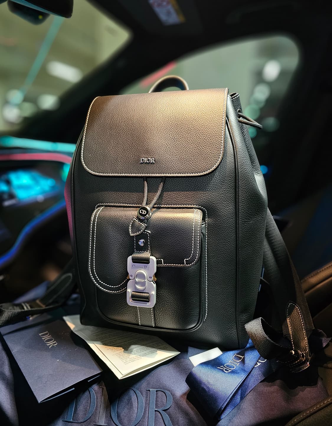 디올 올레더 스티치 새들 버클 플랩 백팩 신형 25ss 상품이미지2