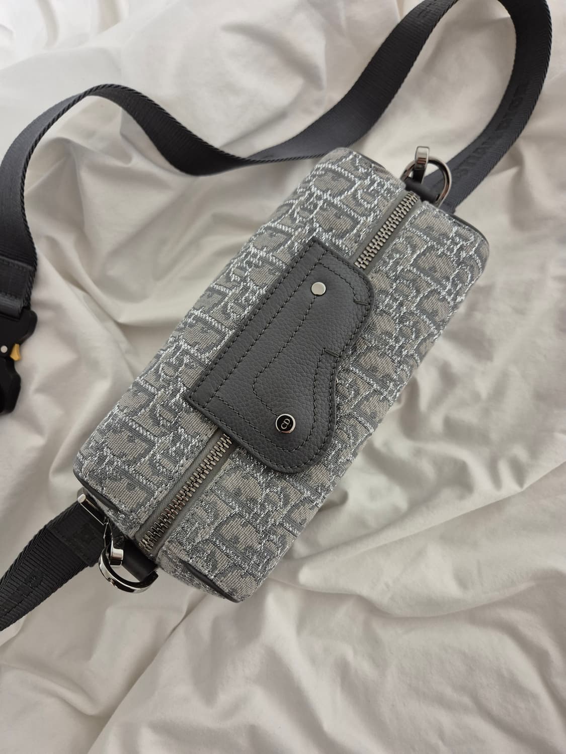 디올 한정판 루테늄 링고 22 크로스백 상품이미지6