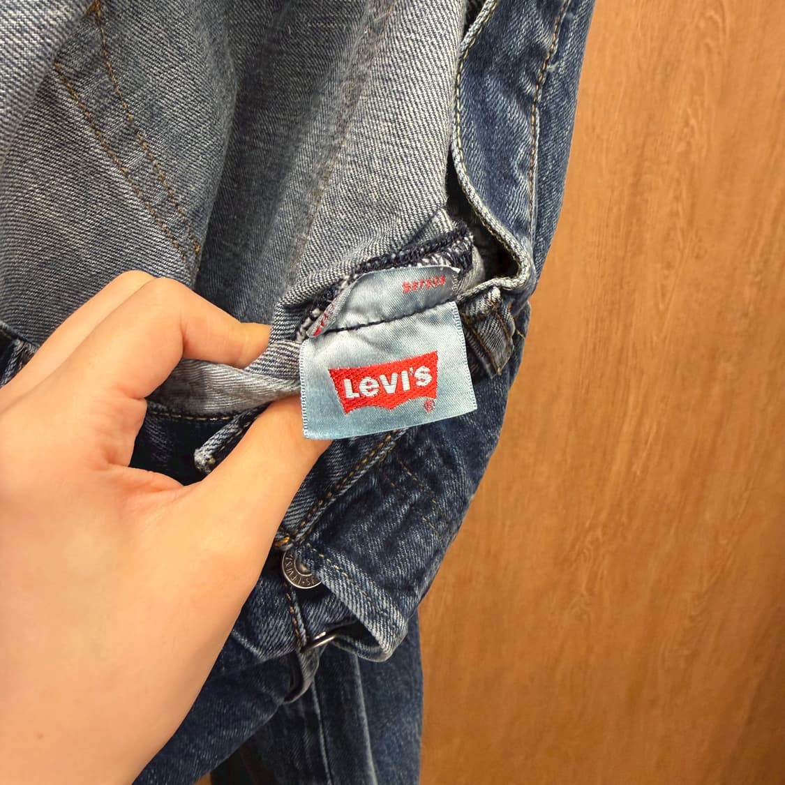 리바이스 데님 팬츠 로고 버튼 레드 탭 버튼 클로징 디테일 중청 상품이미지7