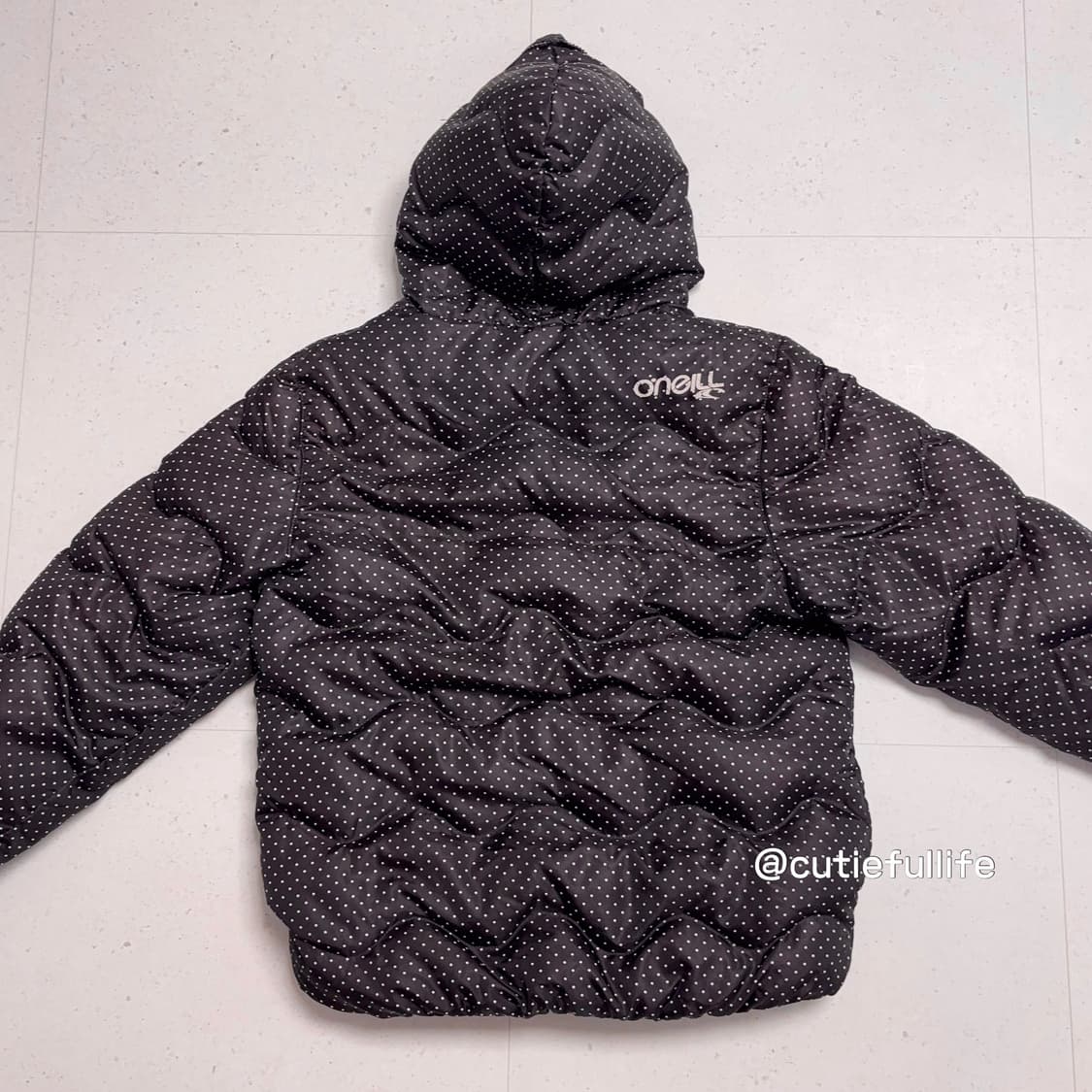 oneill 오닐 빈티지 딸기초코도트 경량패딩 라떼맛 상품이미지2