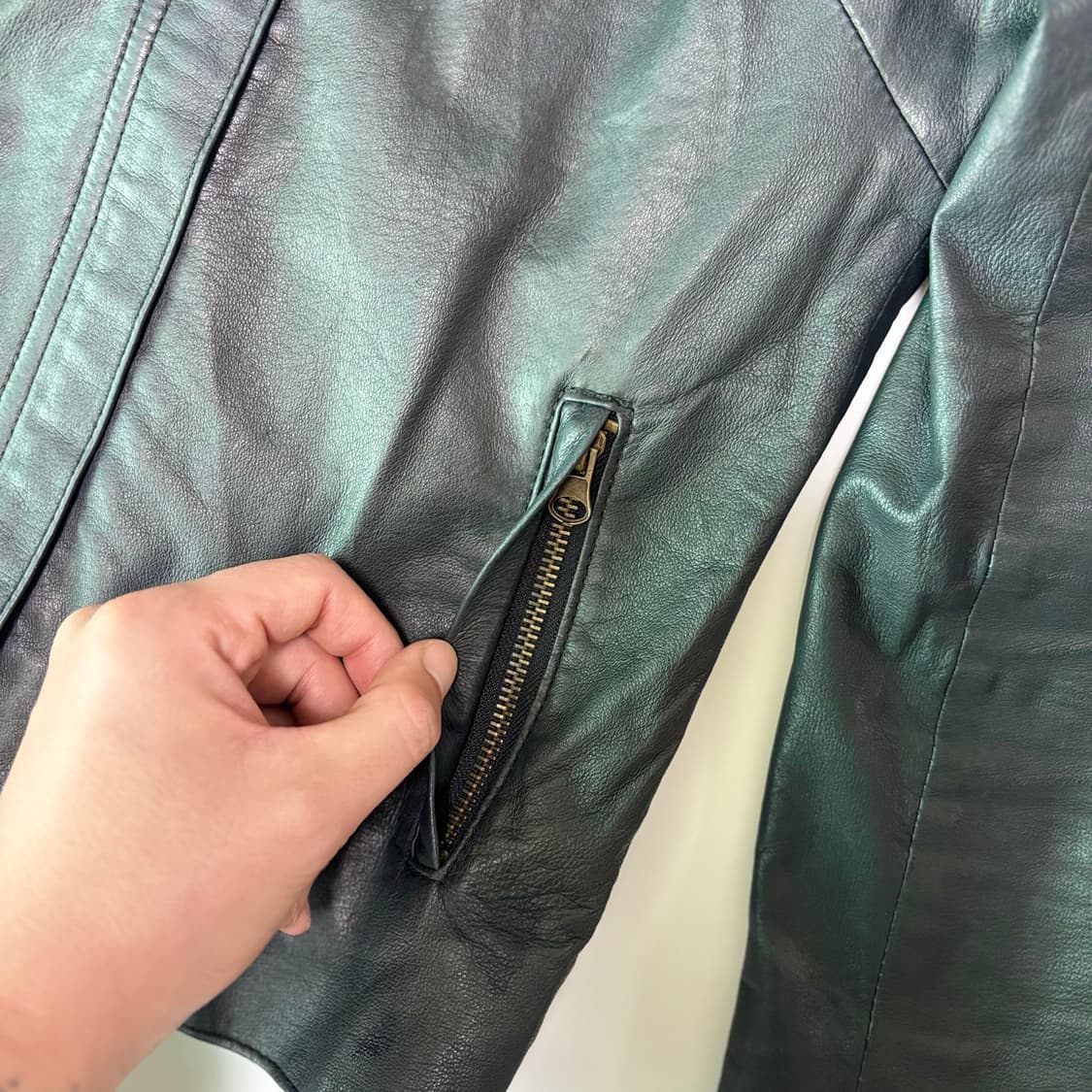 미스틱 미니멀 스탠드 칼라 램스킨 싱글 라이더 자켓 상품이미지2