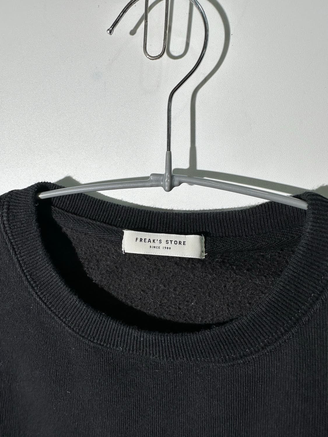 프릭스 스토어 크롭 맨투맨 상품이미지2