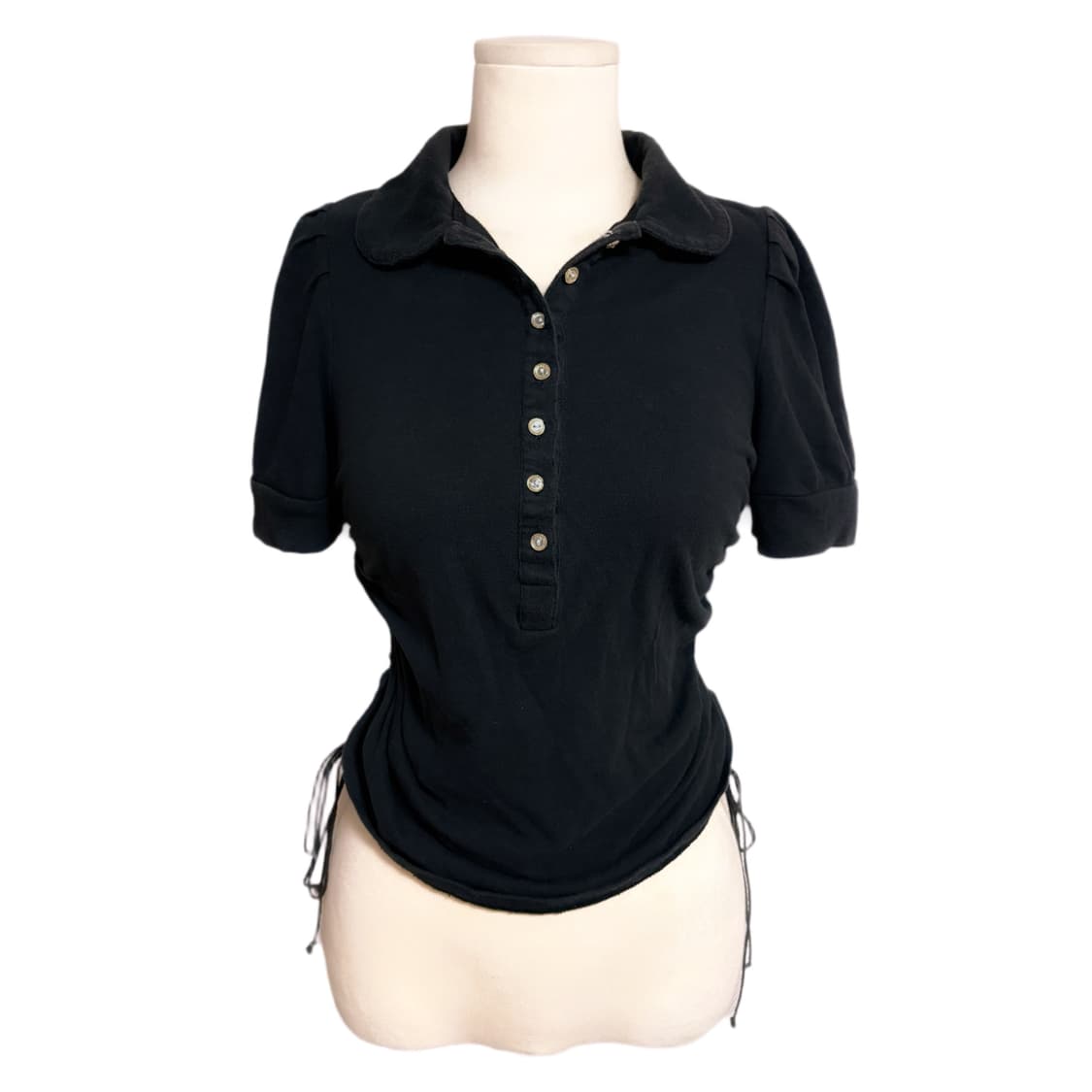 블랙 오네갸루 금장 단추 포인트 옆 셔링 카라 반팔 상품이미지1