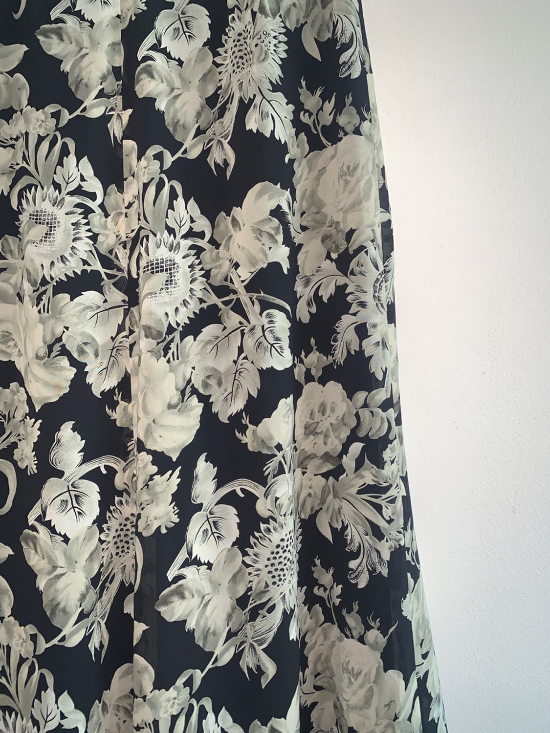 Black rose long skirt 상품이미지3