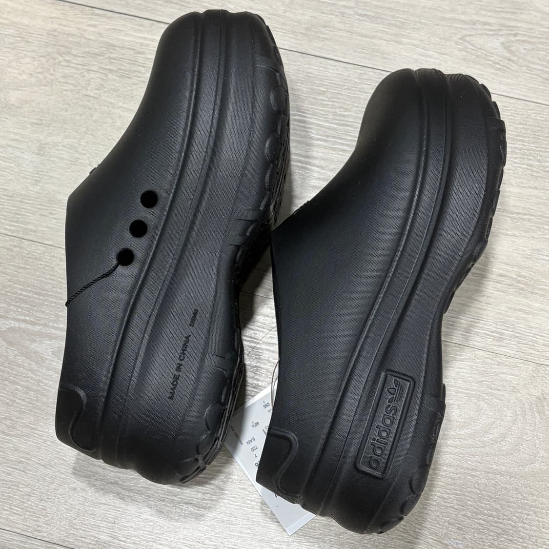 아디다스 아디폼 스탠 스미스 뮬 코어 블랙 (255) 상품이미지3