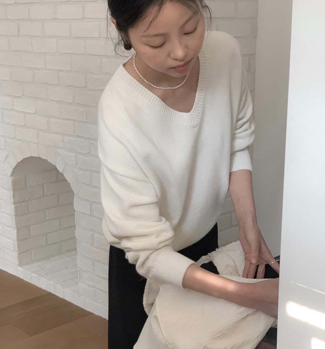 르버터 캐시 브이넥 니트 아이보리 상품이미지1