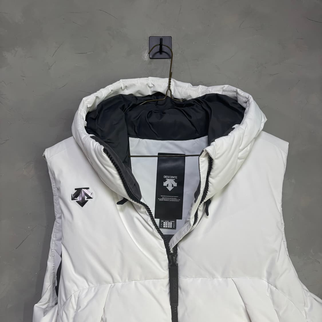 데상트 덕다운 패딩 조끼 화이트 상품이미지2