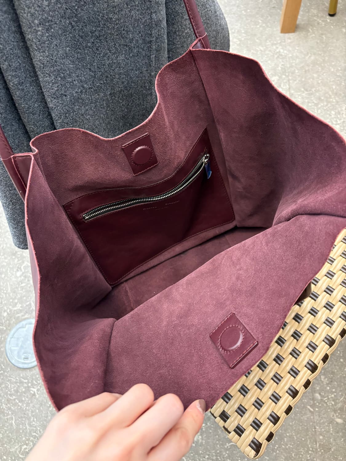 프로엔자슐러 레더 토트백 버건디, 더로우 르메르 상품이미지3
