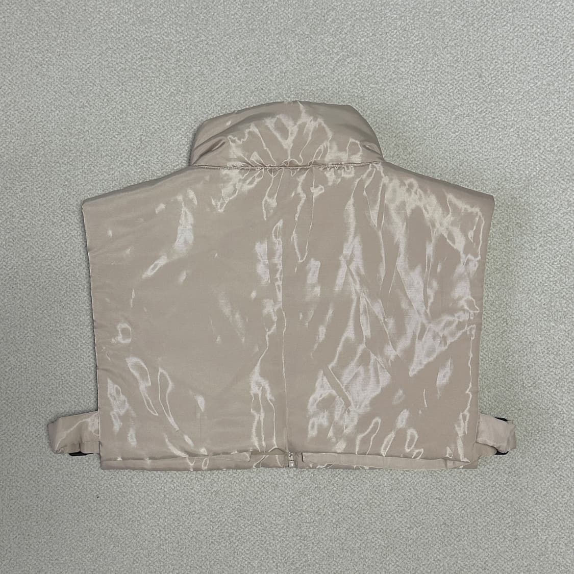 코스 벨티드 크롭 패딩 조끼 상품이미지2