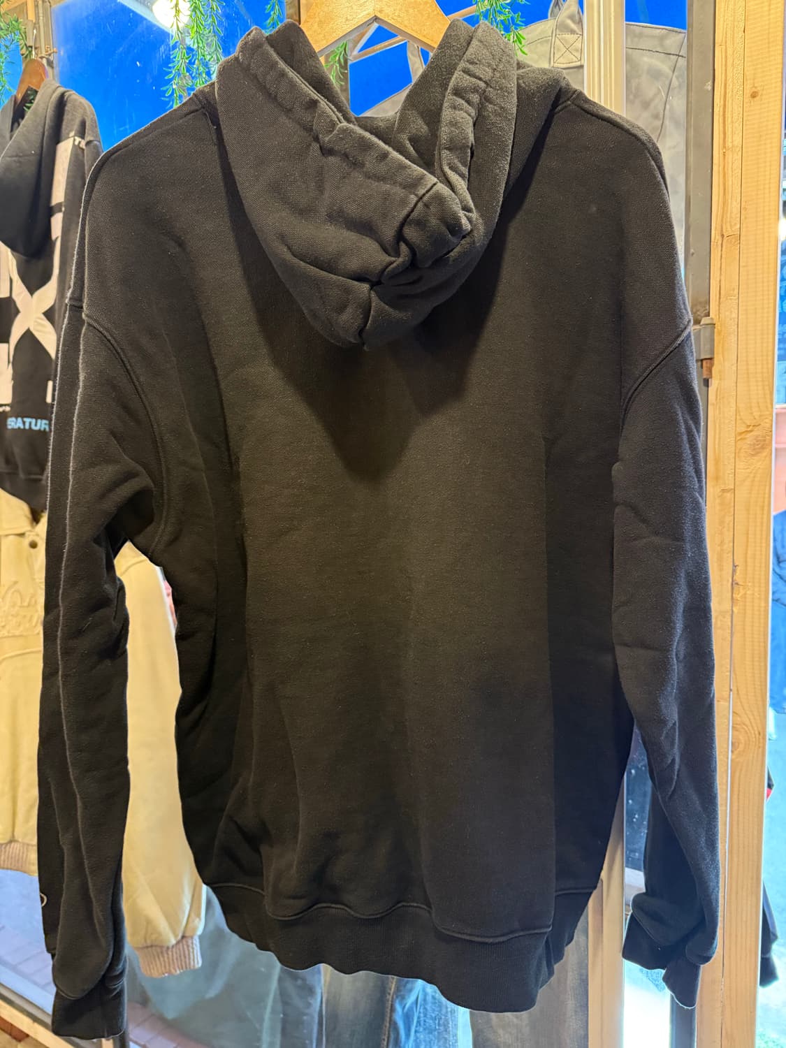 인터내셔널 Intl 로고 블랙 후드티 상품이미지4