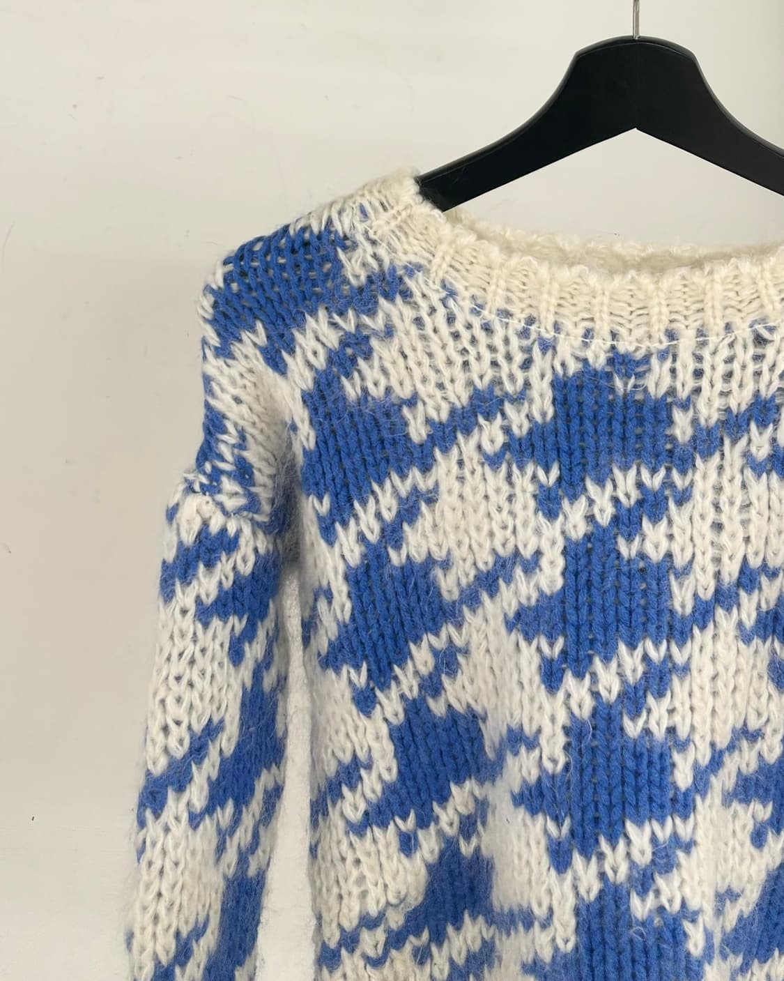 맥피 크롭 블루 프렌즈 니트 상품이미지3