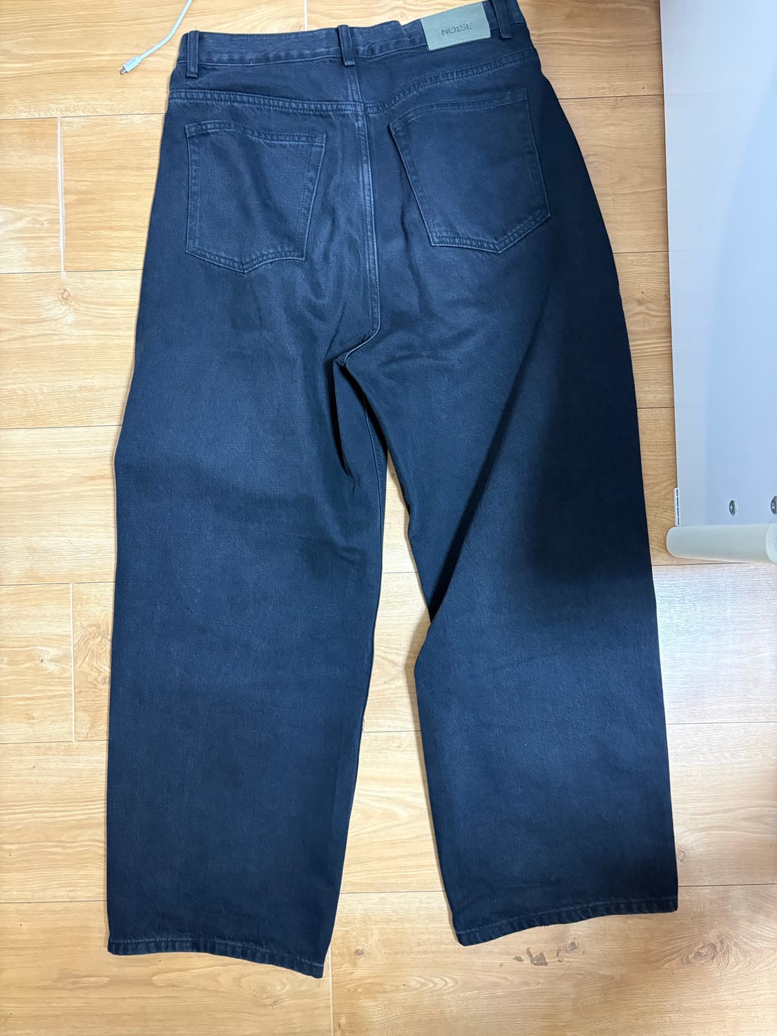 노이즈 워시드 딥 커브드 데님 팬츠 - 블랙 상품이미지2