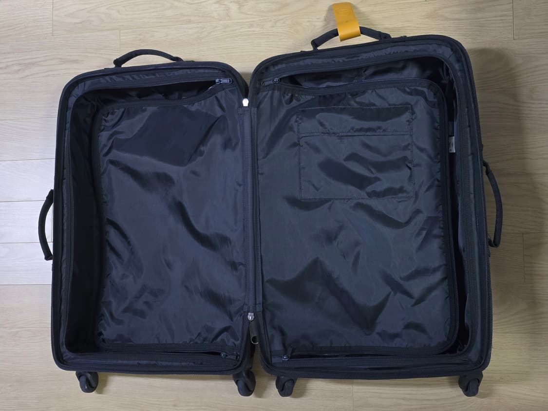 이스트팩 블랙 트렌쉘 캐리어 여행용 가방 M 상품이미지9